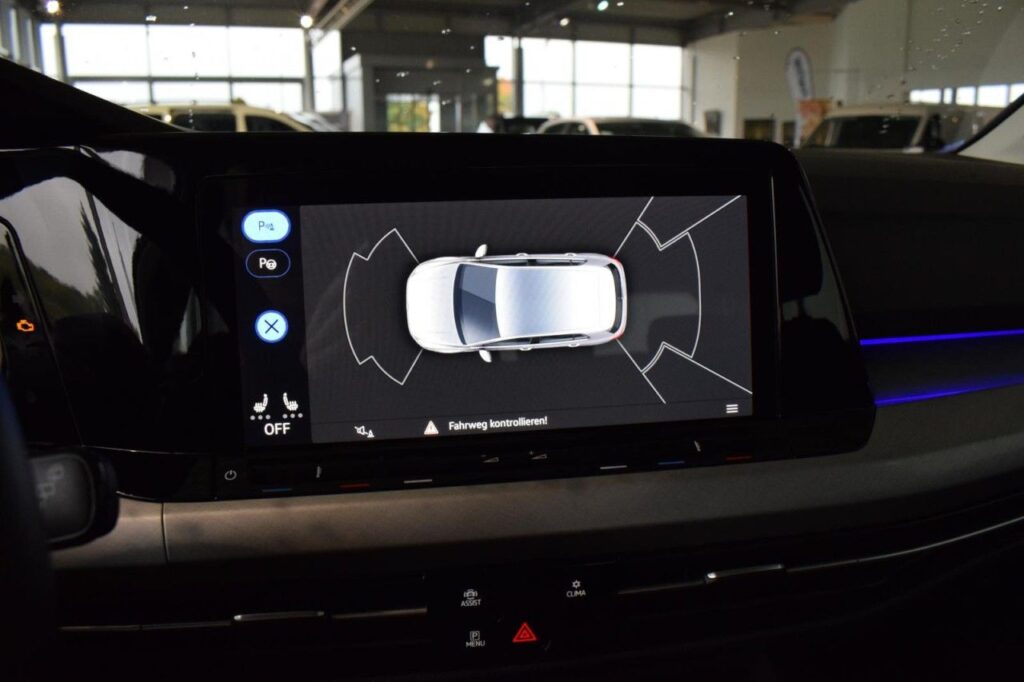 Volkswagen Golf Exposé-Bild 14