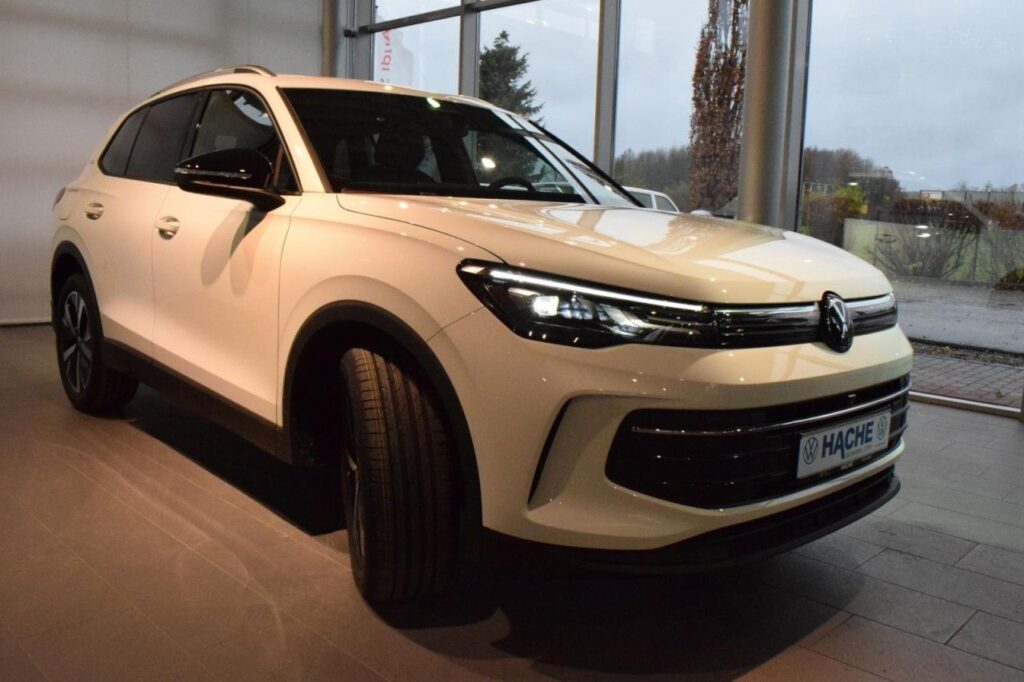 Volkswagen Tiguan Exposé-Bild 2