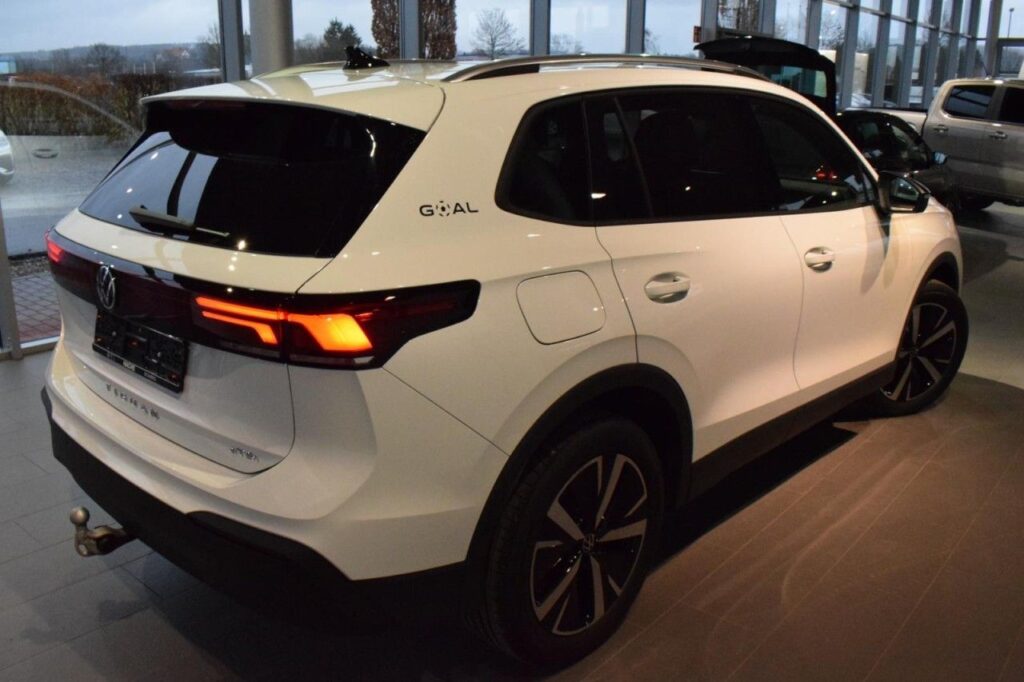 Volkswagen Tiguan Exposé-Bild 3