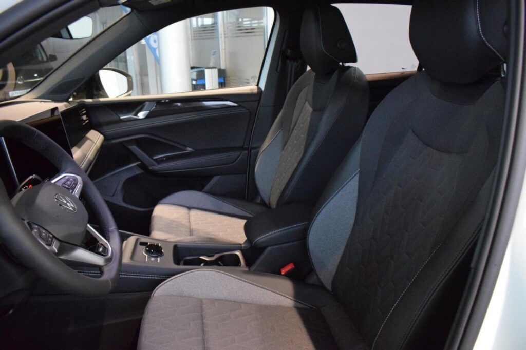 Volkswagen Tiguan Exposé-Bild 6