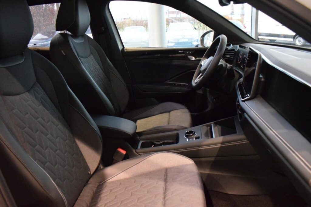 Volkswagen Tiguan Exposé-Bild 7