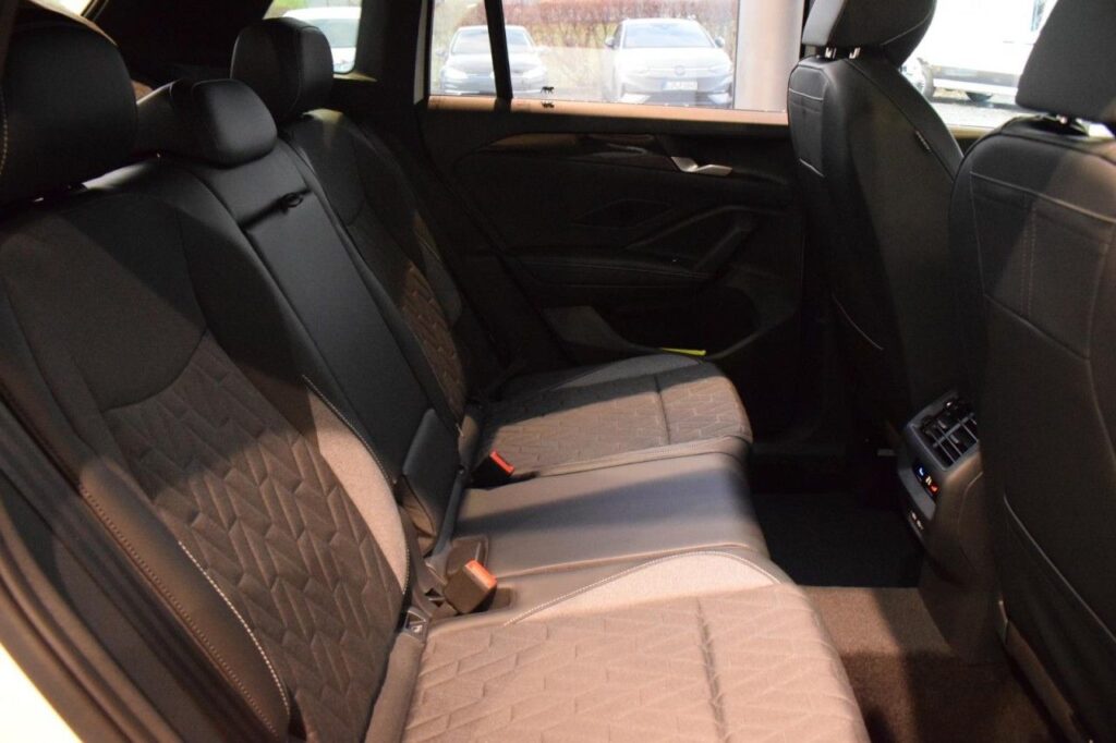 Volkswagen Tiguan Exposé-Bild 8