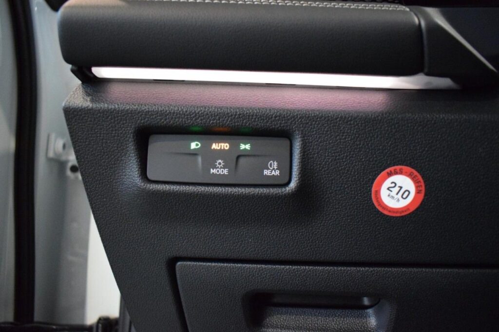 Volkswagen Tiguan Exposé-Bild 10