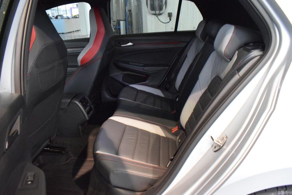 Volkswagen Golf Exposé-Bild 8