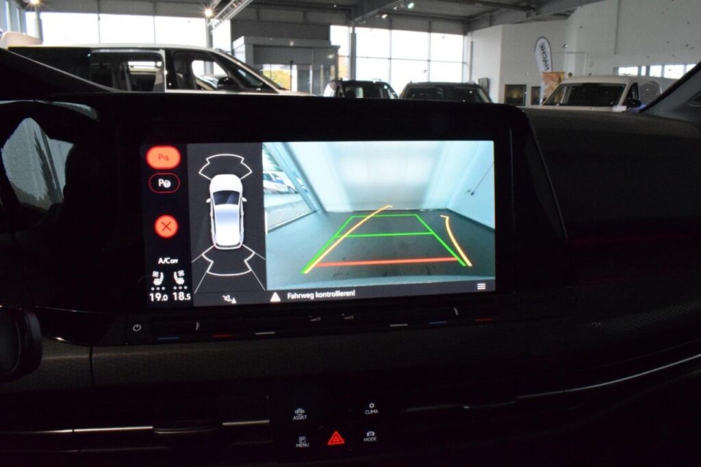 Volkswagen Golf Exposé-Bild 16