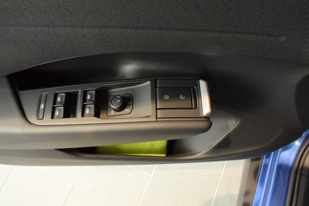 Volkswagen T-Roc Exposé-Bild 12