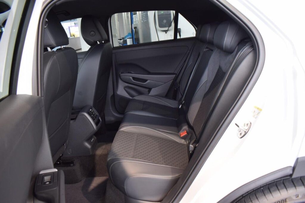 Volkswagen T-Roc Exposé-Bild 8