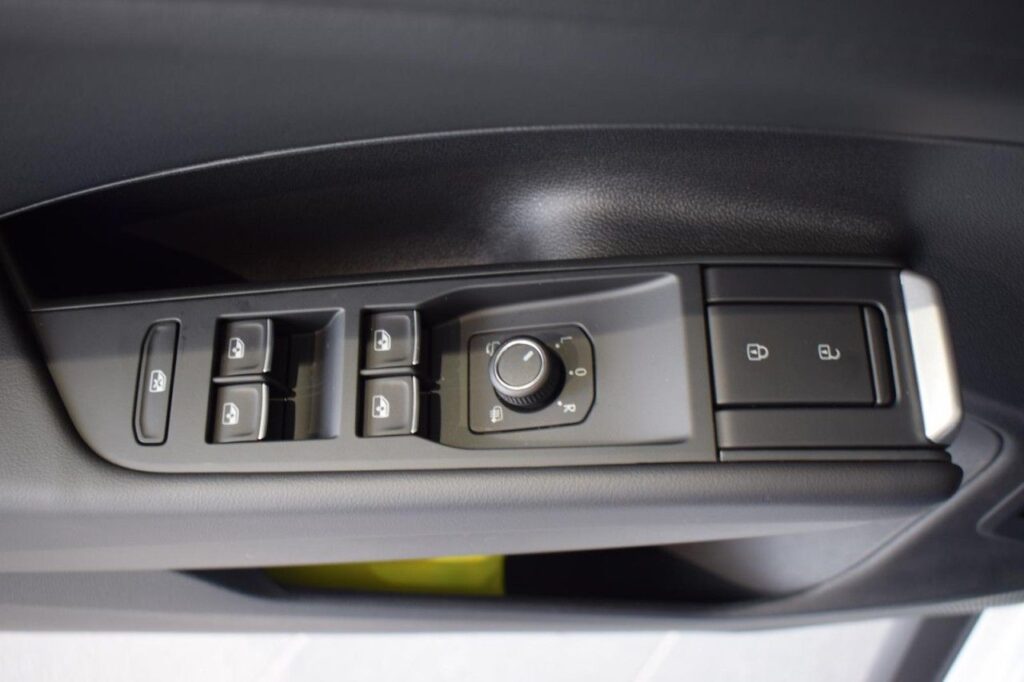 Volkswagen T-Roc Exposé-Bild 11