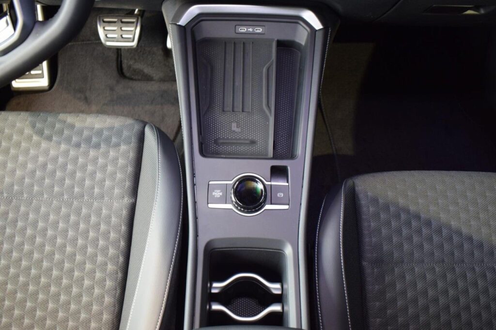 Volkswagen T-Roc Exposé-Bild 13