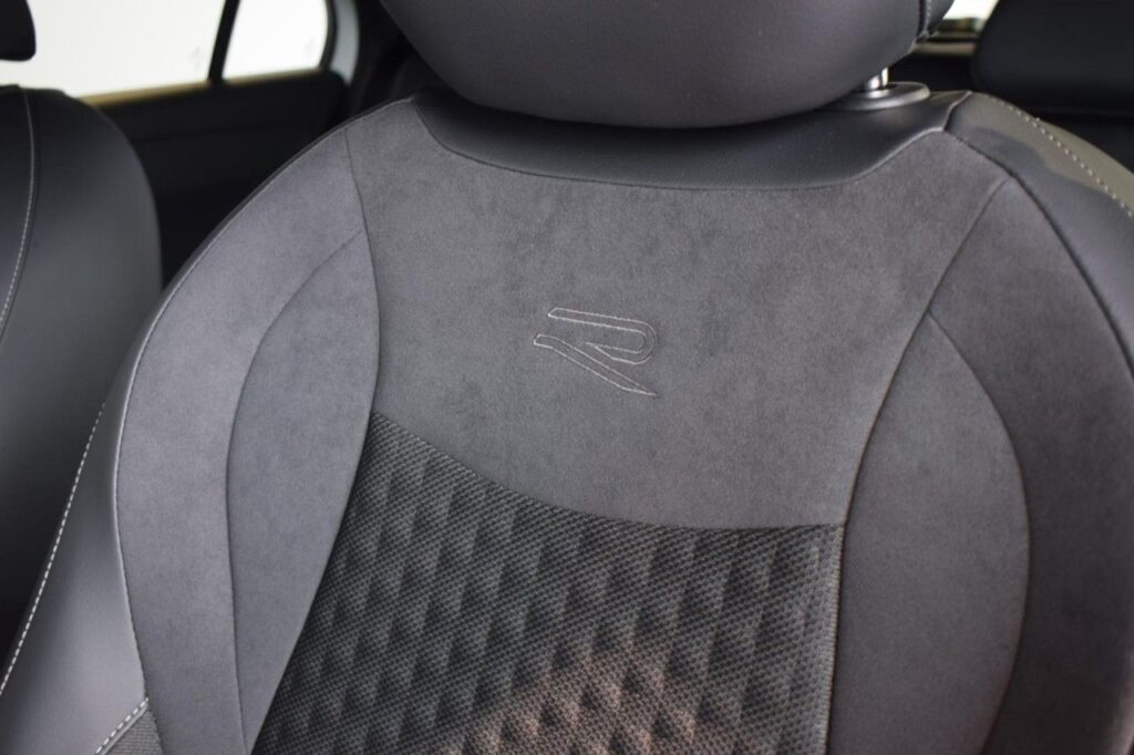 Volkswagen T-Roc Exposé-Bild 18