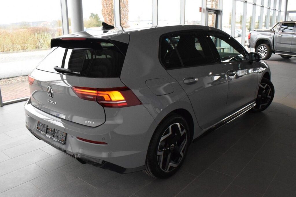 Volkswagen Golf Exposé-Bild 3