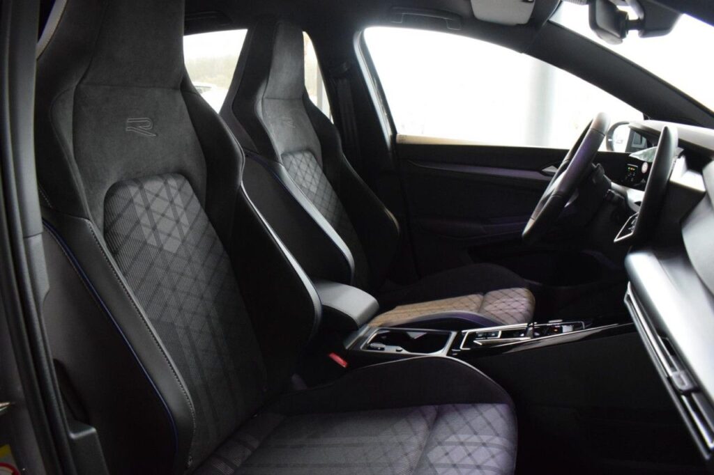 Volkswagen Golf Exposé-Bild 7