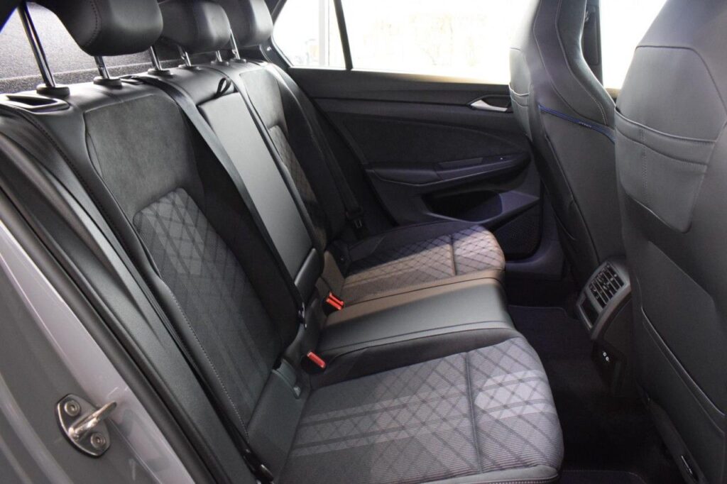 Volkswagen Golf Exposé-Bild 8