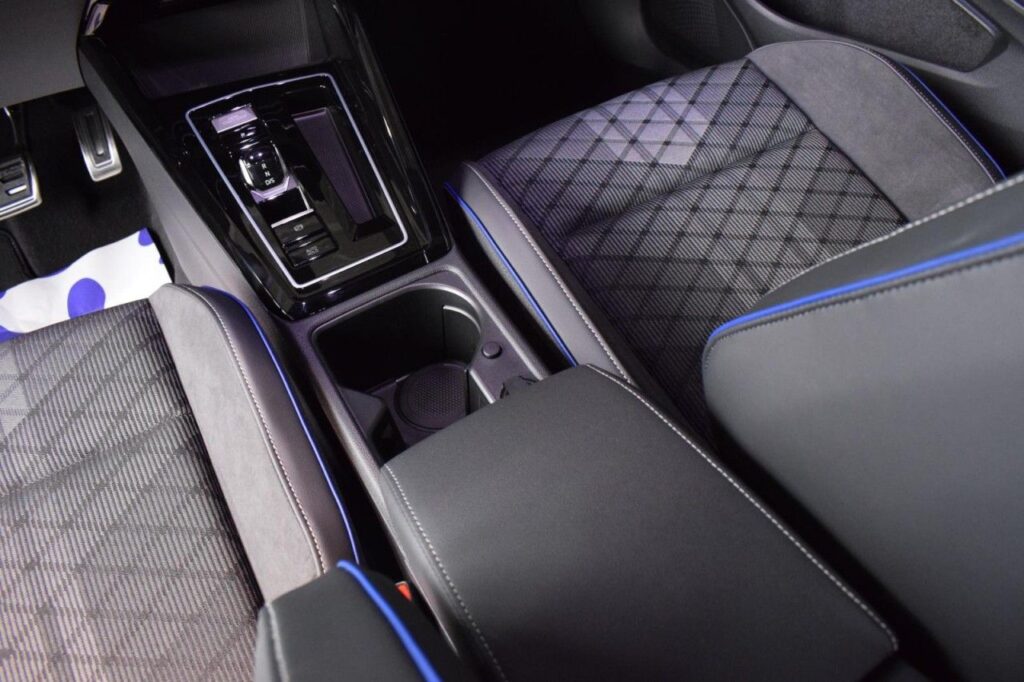 Volkswagen Golf Exposé-Bild 11