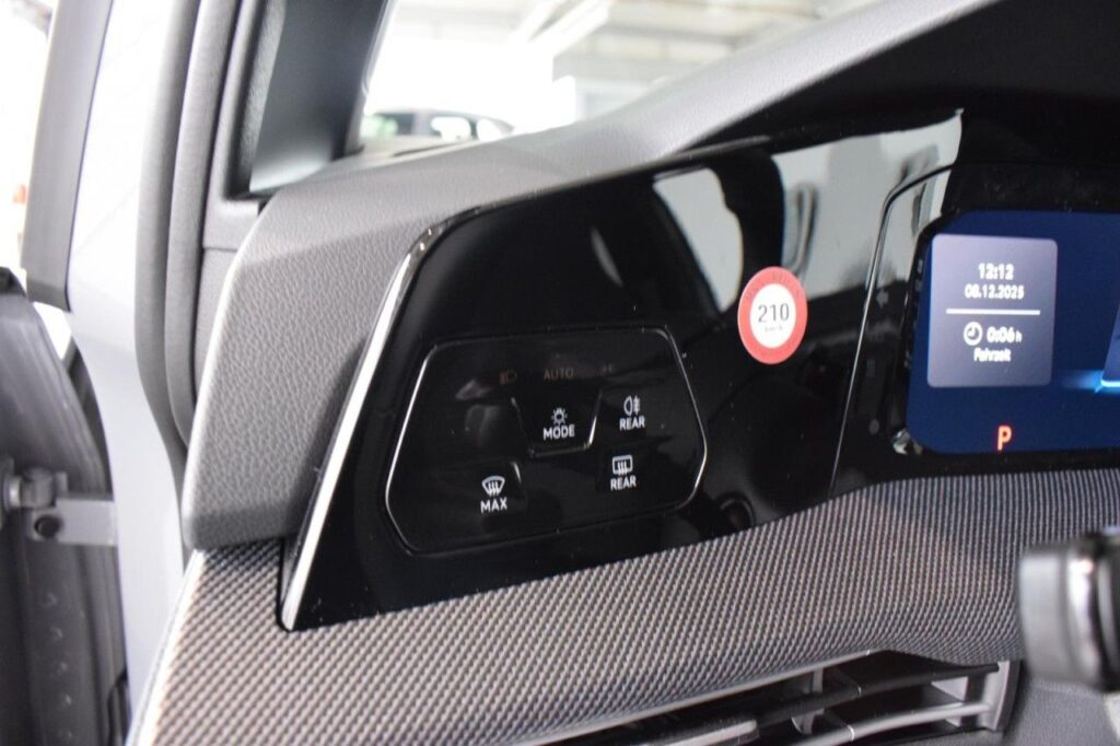 Volkswagen Golf Exposé-Bild 12