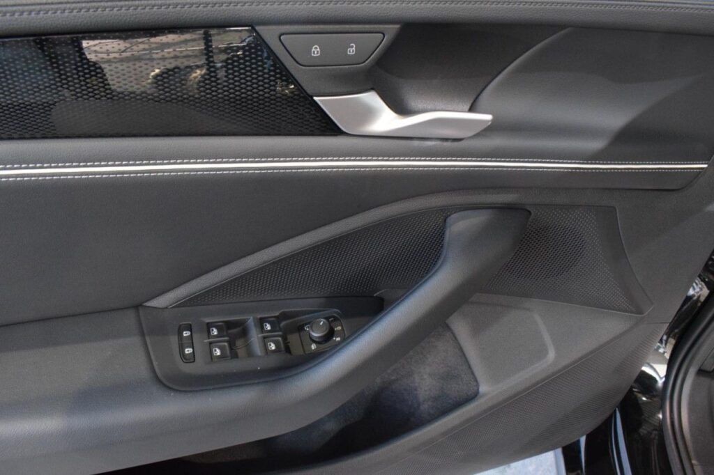 Volkswagen Passat Variant Exposé-Bild 7