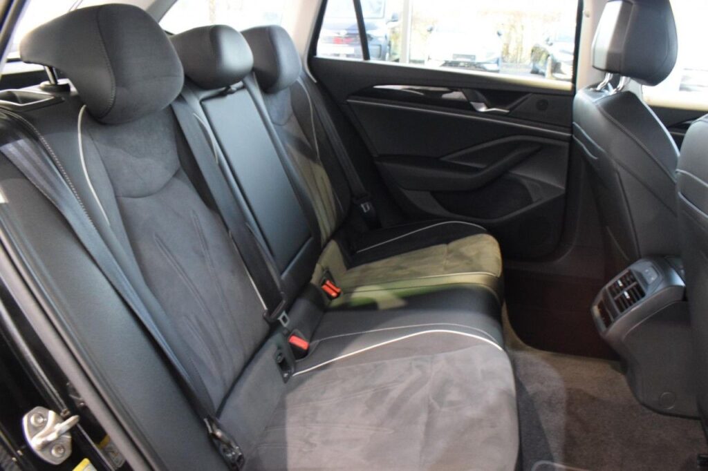 Volkswagen Passat Variant Exposé-Bild 9