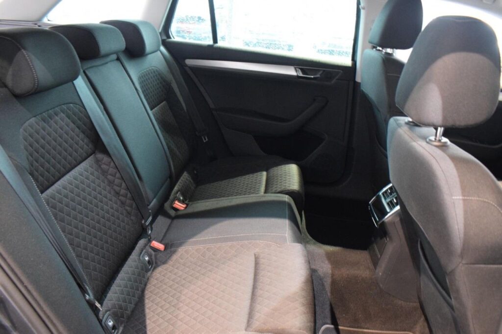 Skoda Superb Exposé-Bild 8