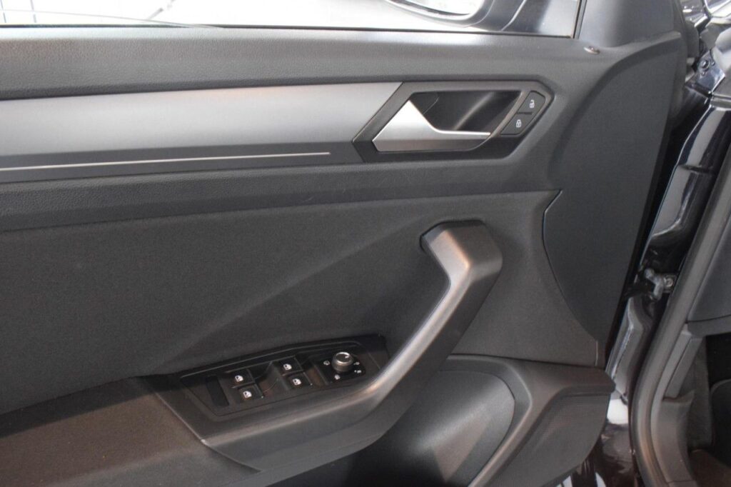 Volkswagen T-Roc Exposé-Bild 6