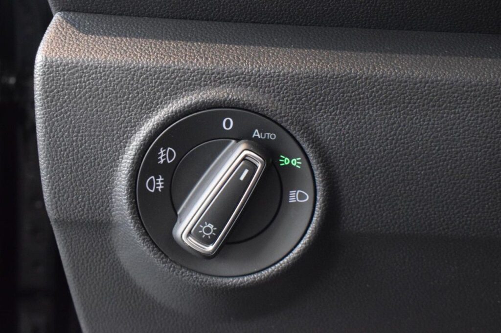 Volkswagen T-Roc Exposé-Bild 14