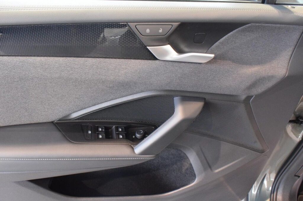 Volkswagen Tiguan Exposé-Bild 6