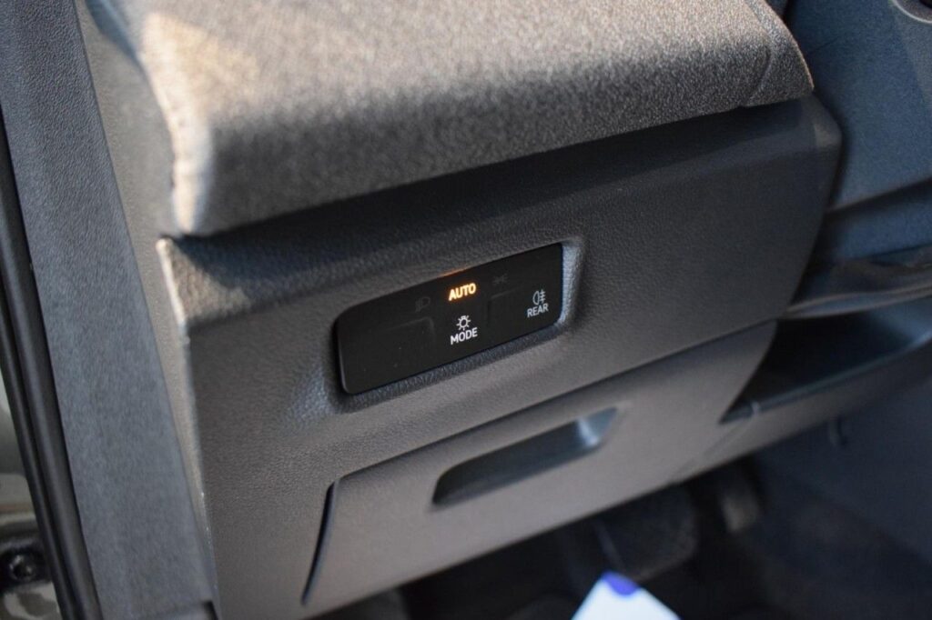 Volkswagen Tiguan Exposé-Bild 15