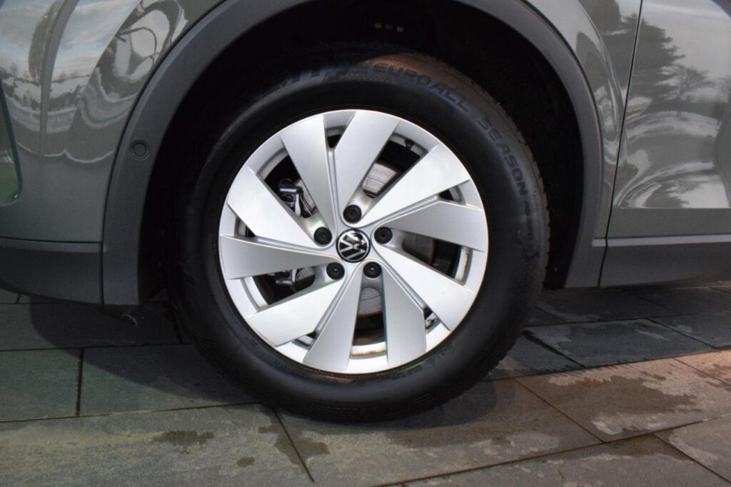 Volkswagen Tiguan Exposé-Bild 16