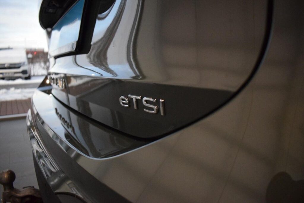 Volkswagen Tiguan Exposé-Bild 17