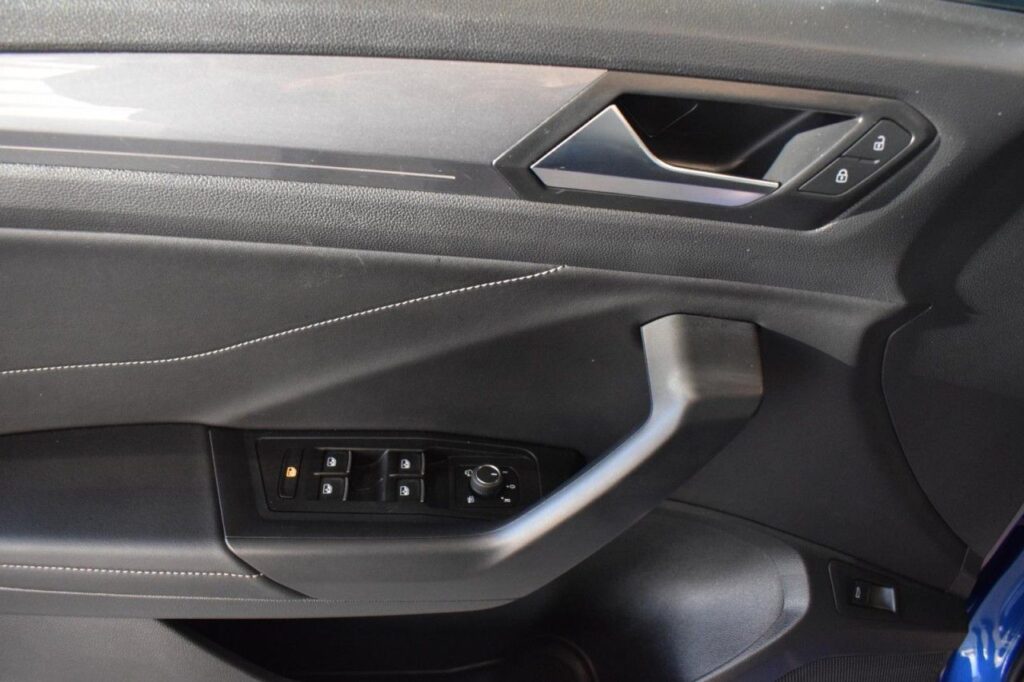 Volkswagen T-Roc Exposé-Bild 7