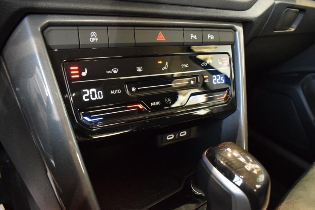 Volkswagen T-Roc Exposé-Bild 14