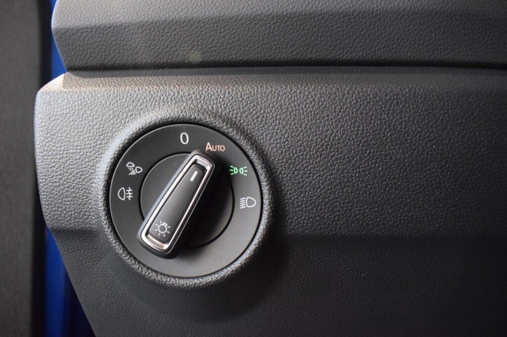 Volkswagen T-Roc Exposé-Bild 17