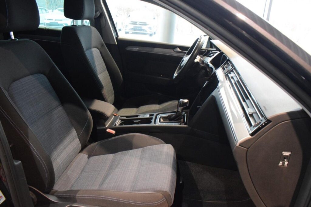 Volkswagen Passat Variant Exposé-Bild 7