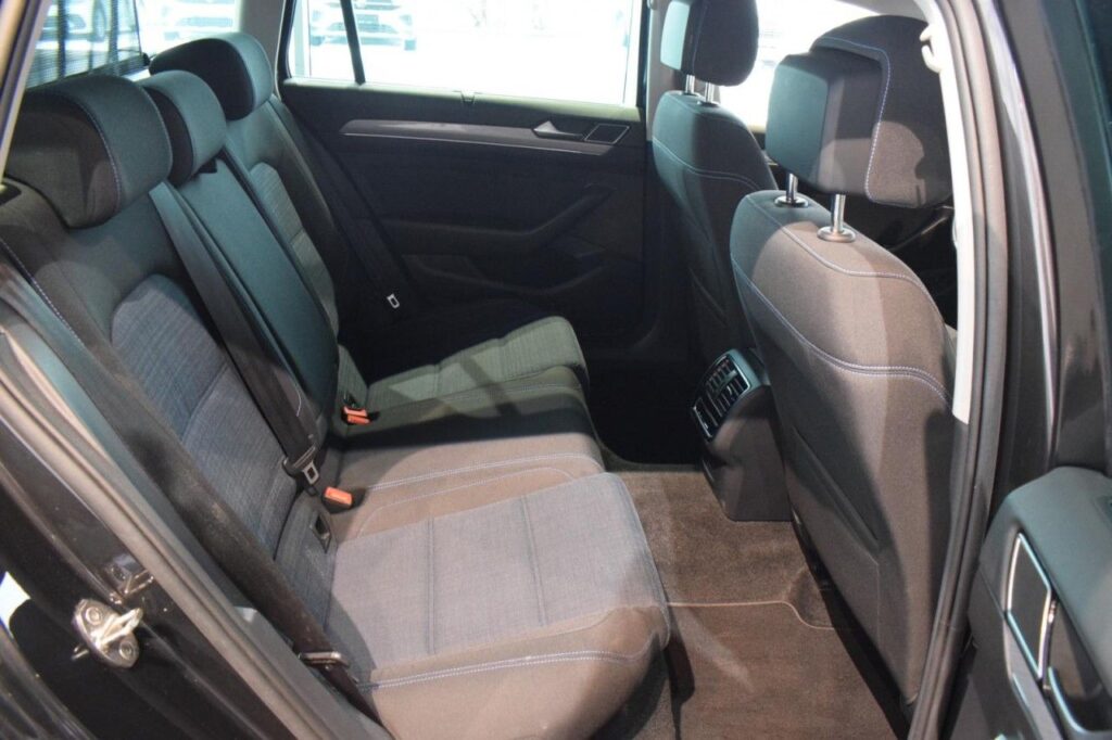Volkswagen Passat Variant Exposé-Bild 8