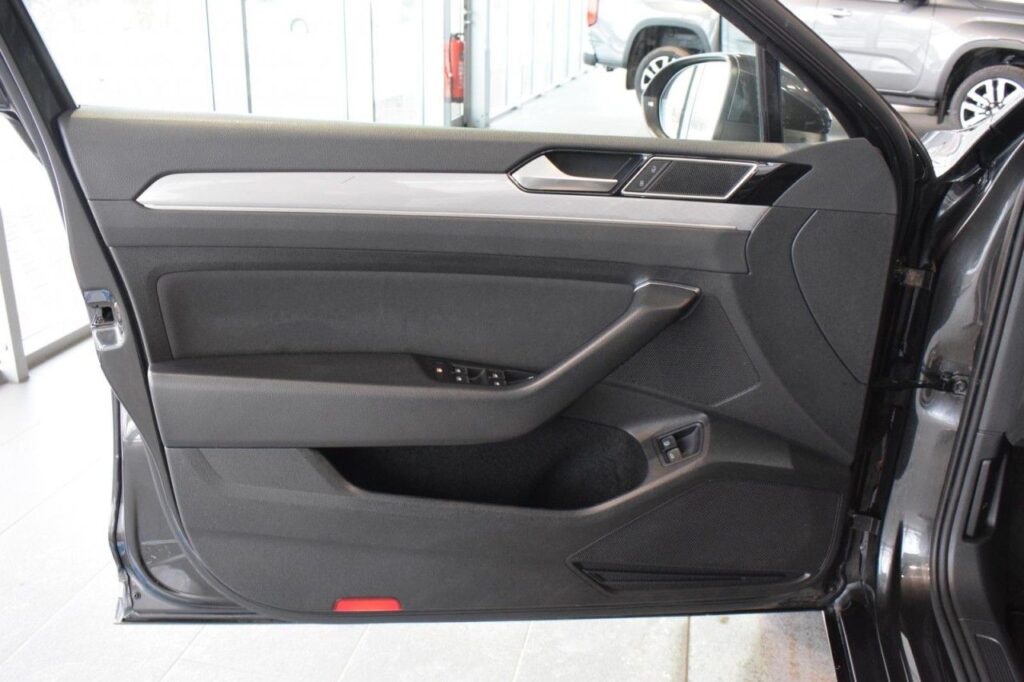 Volkswagen Passat Variant Exposé-Bild 9