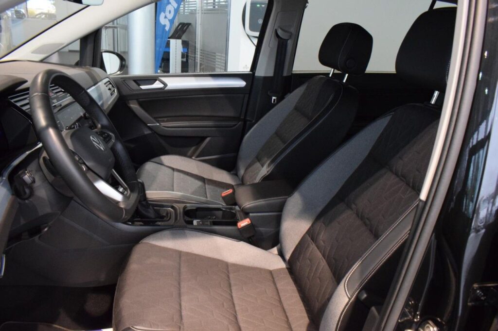 Volkswagen Touran Exposé-Bild 6