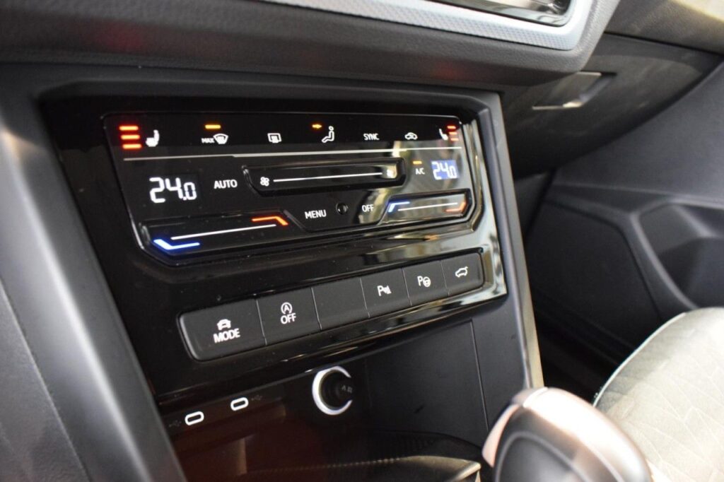 Volkswagen Touran Exposé-Bild 14