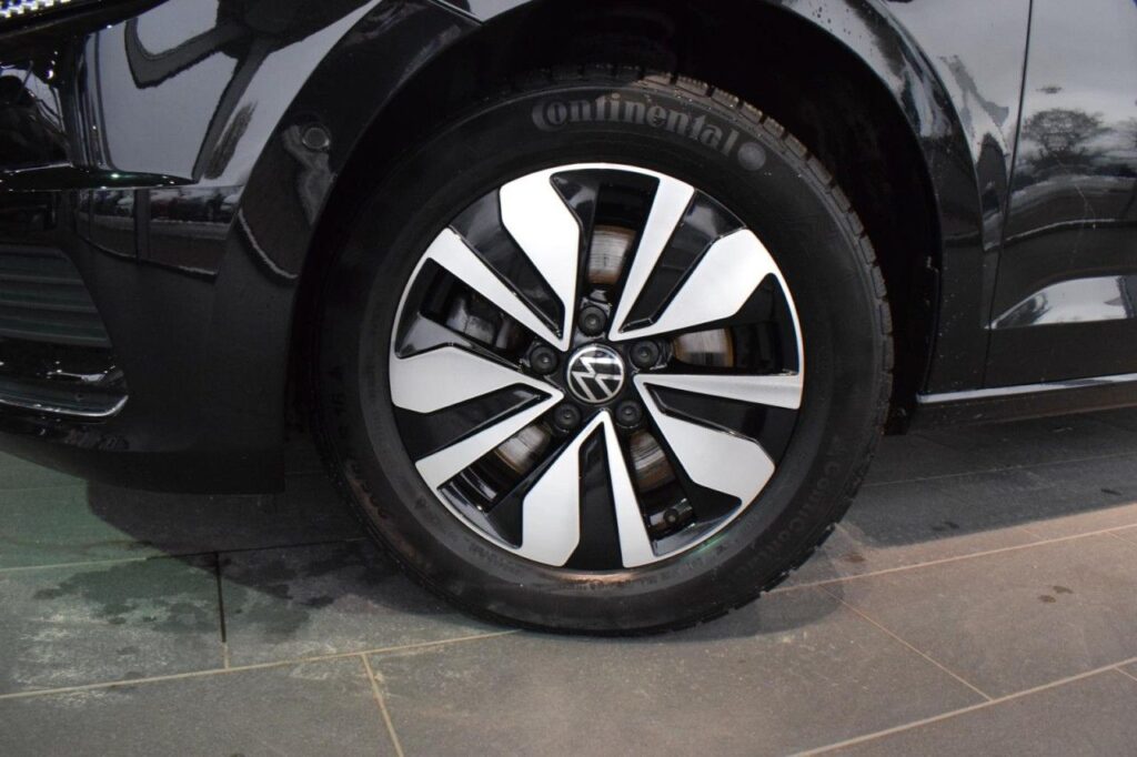 Volkswagen Touran Exposé-Bild 19