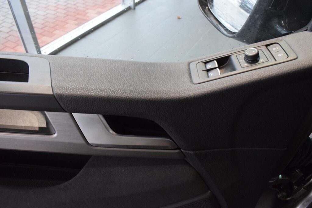 Volkswagen T6 Multivan Exposé-Bild 6