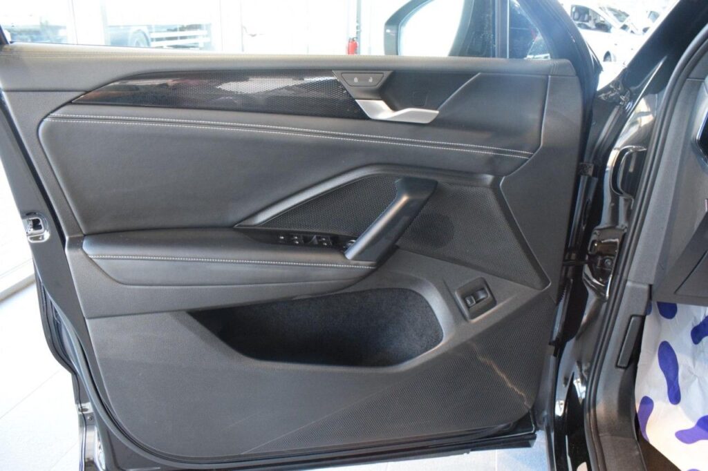 Volkswagen Tiguan Exposé-Bild 10