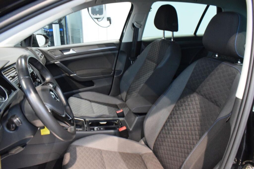 Volkswagen Golf Exposé-Bild 5