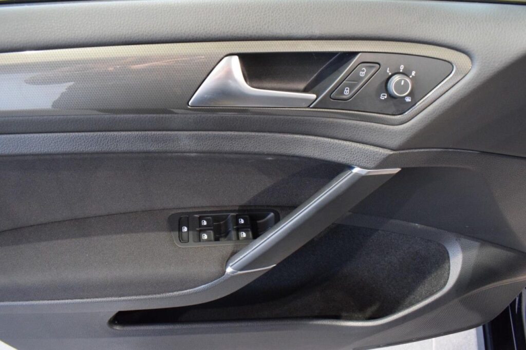 Volkswagen Golf Exposé-Bild 6