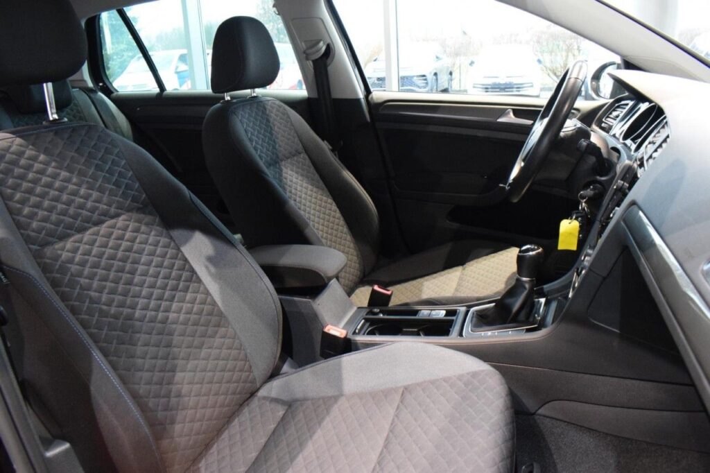 Volkswagen Golf Exposé-Bild 7