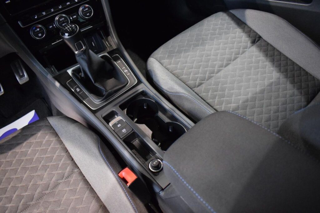 Volkswagen Golf Exposé-Bild 11