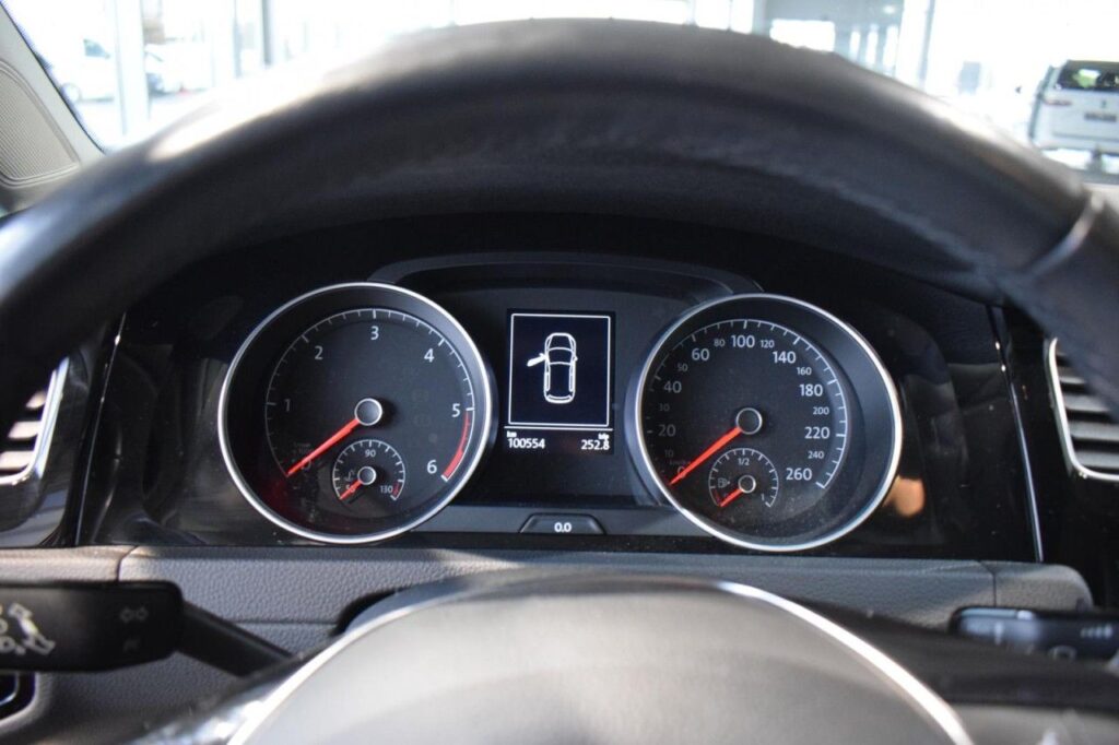 Volkswagen Golf Exposé-Bild 13