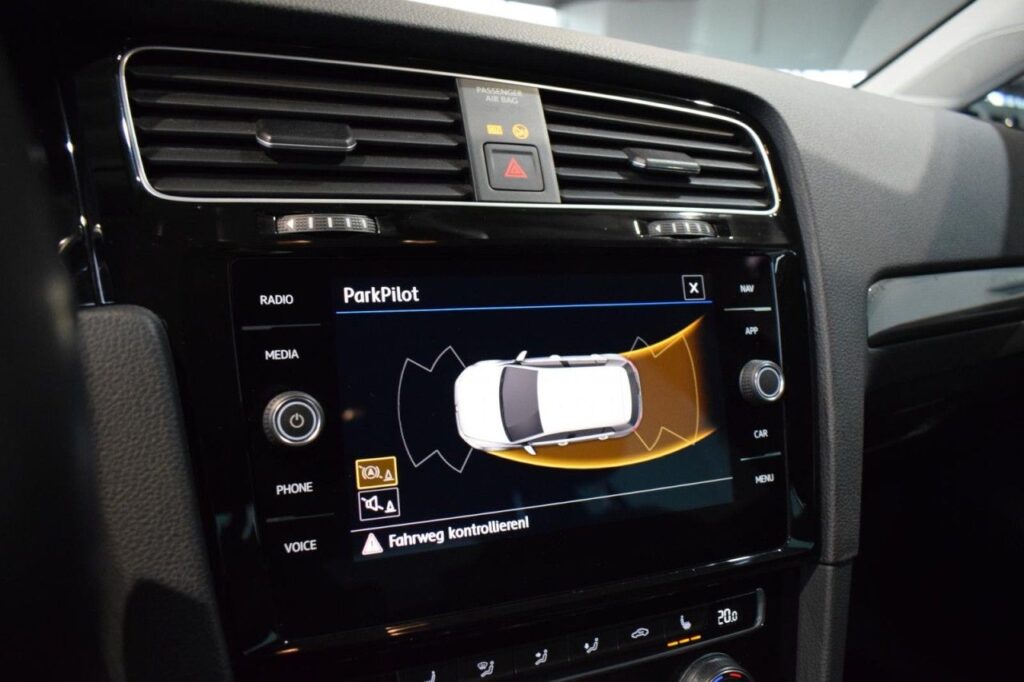 Volkswagen Golf Exposé-Bild 14