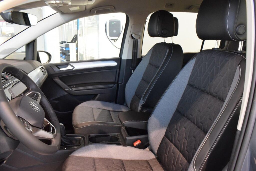 Volkswagen Touran Exposé-Bild 5