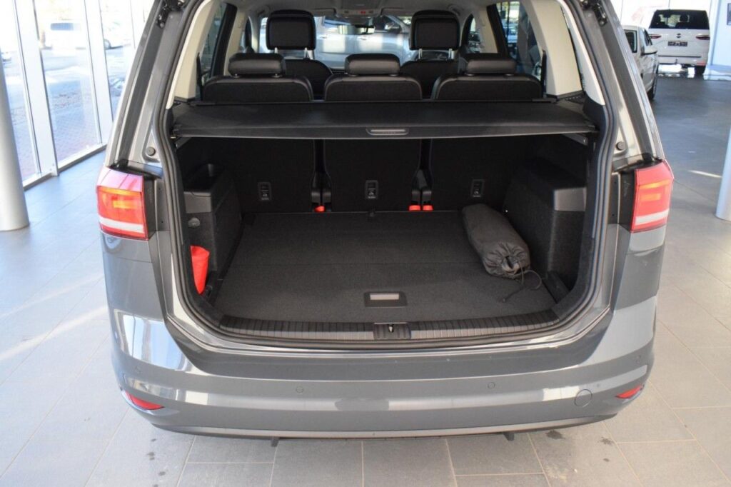 Volkswagen Touran Exposé-Bild 9