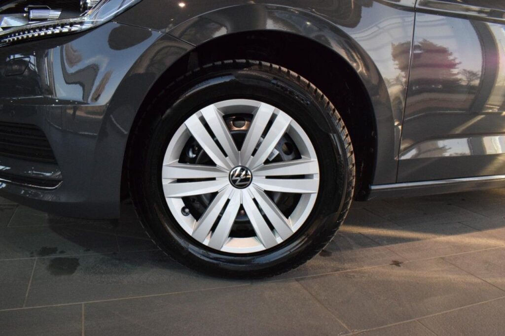 Volkswagen Touran Exposé-Bild 17