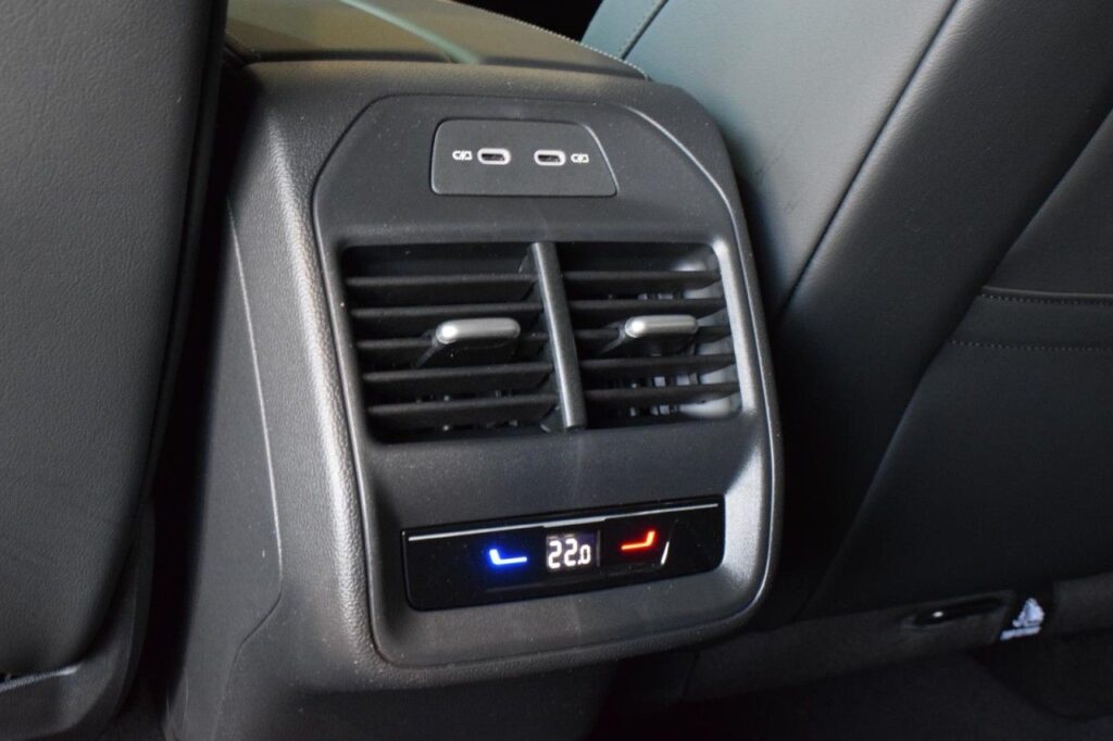 Volkswagen Passat Variant Exposé-Bild 9