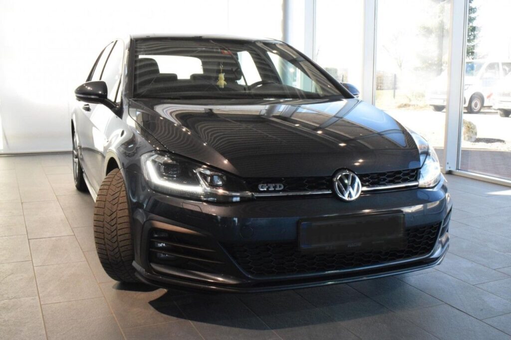 Volkswagen Golf Exposé-Bild 2